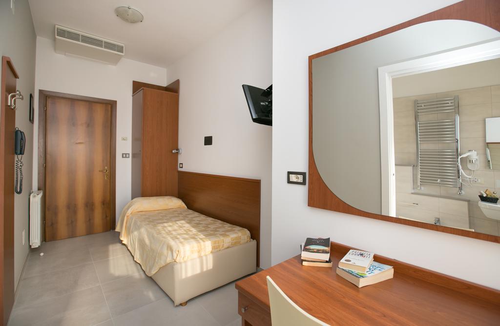 Albergo Arcobaleno Sottomarina Exterior foto