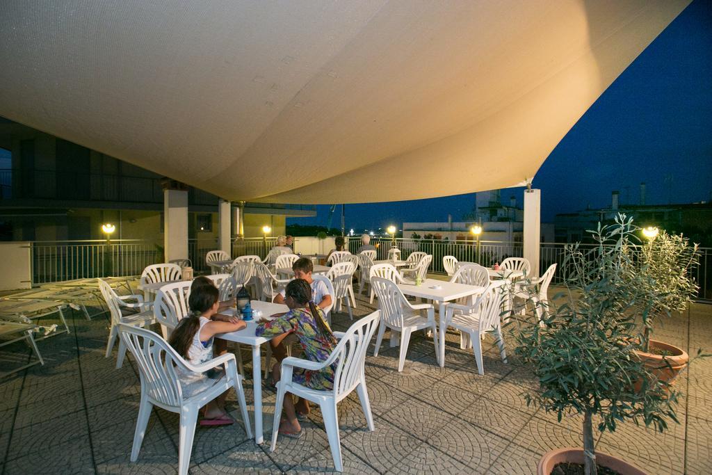 Albergo Arcobaleno Sottomarina Exterior foto