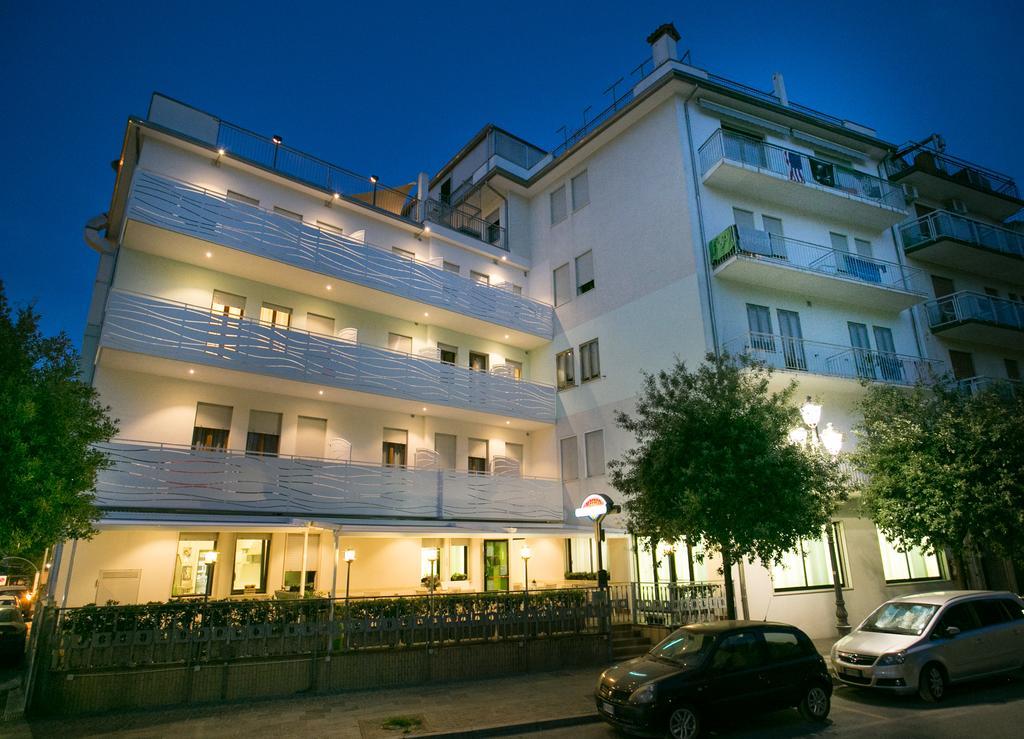 Albergo Arcobaleno Sottomarina Exterior foto